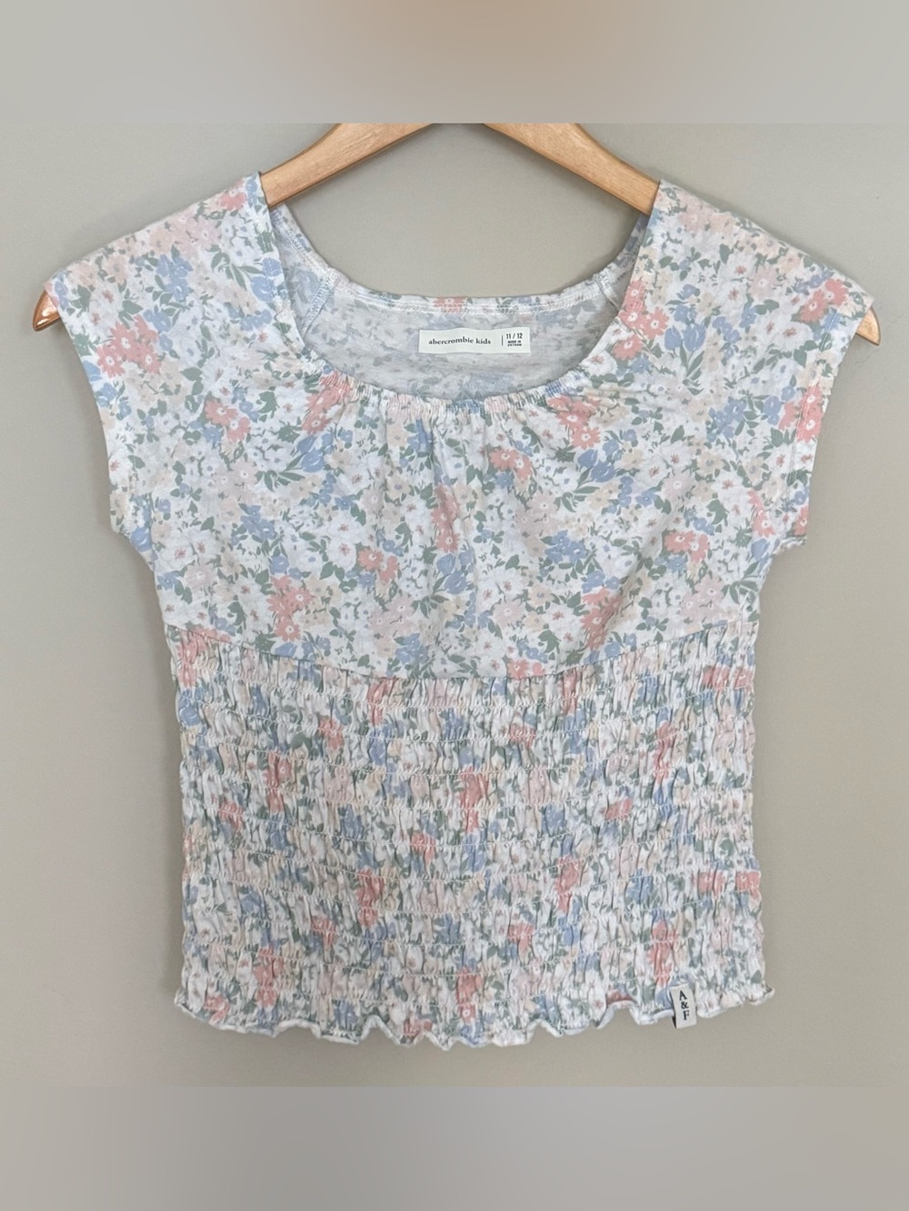 NWOT Abercrombie Kids Girls White Floral Smocked Bottom Tee - Size 11/12